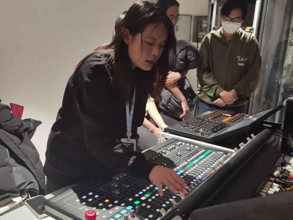 棱镜 mini 戏剧节现场调音台操作